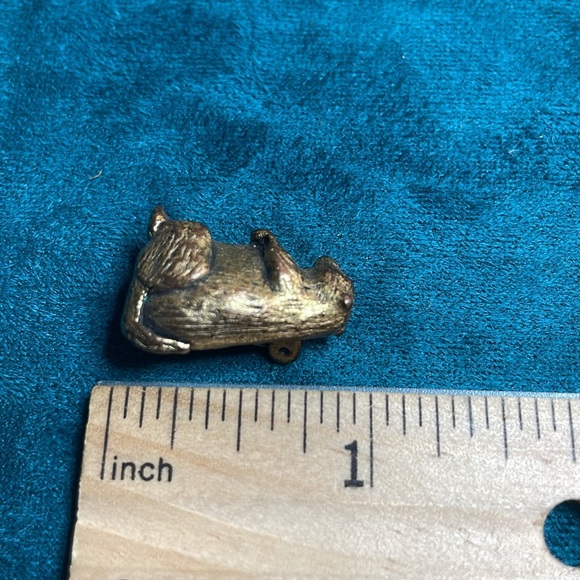 Small Adorable Gopher Pin Brooch - Picture 7 of 7